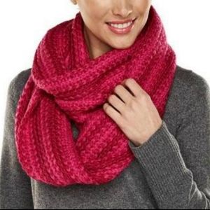 ✨ New Issac Mizrahi Maroon Red Knit Scarf